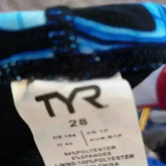 Tyr gym  shorts - Picture 3 of 5